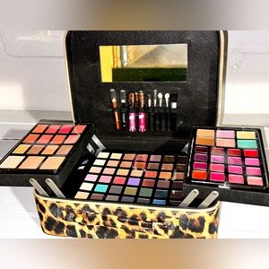 Giordano Colors 88-Pc. Cosmetic Train Case